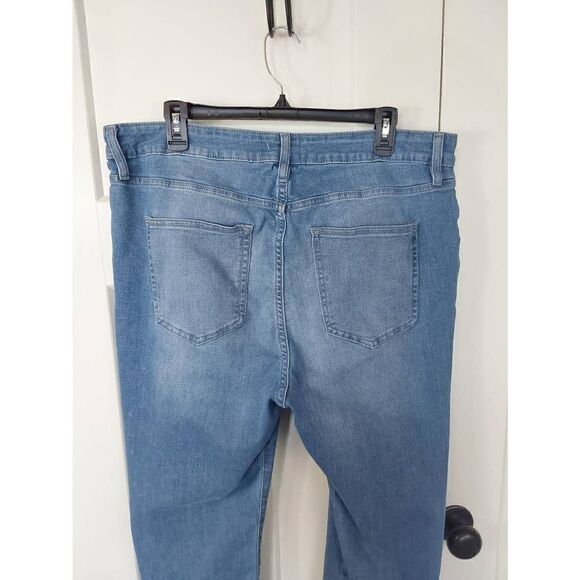 Forever 21+ Jeans Sz 16 Medium wash - Picture 4 of 7